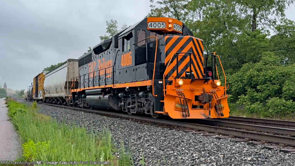 AB 4005 heads to Barberton with freight from Brittain Yard.
